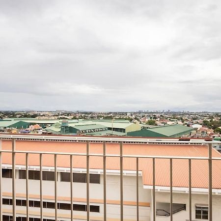 Affordable Condotel Near Manila Airport Exteriör bild